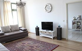 Leon Apartments